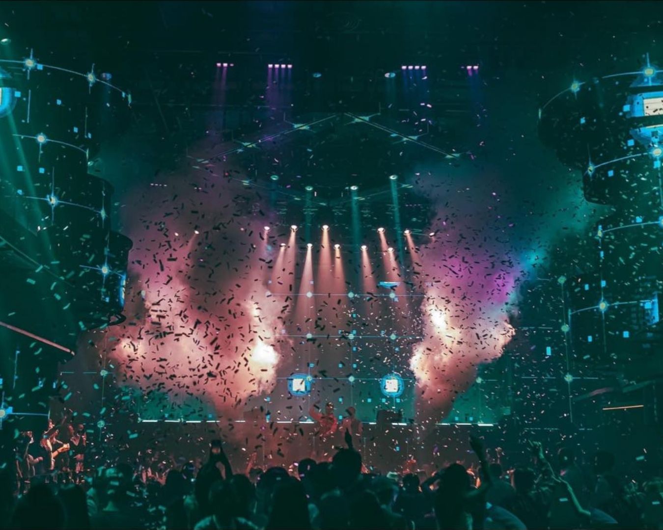 מסיבה במועדון ONYX בבנגקוק, תאילנד